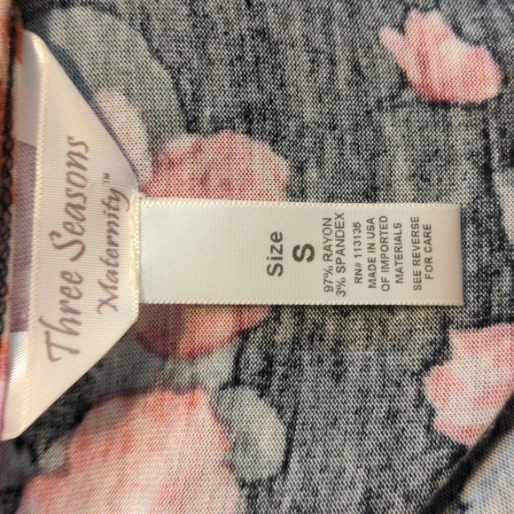 Three Seasons Maternity gathered Top - Picture 4 of 8